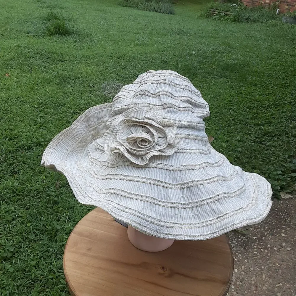 Floppy Hat New No Tags Floral Creams Adjustable